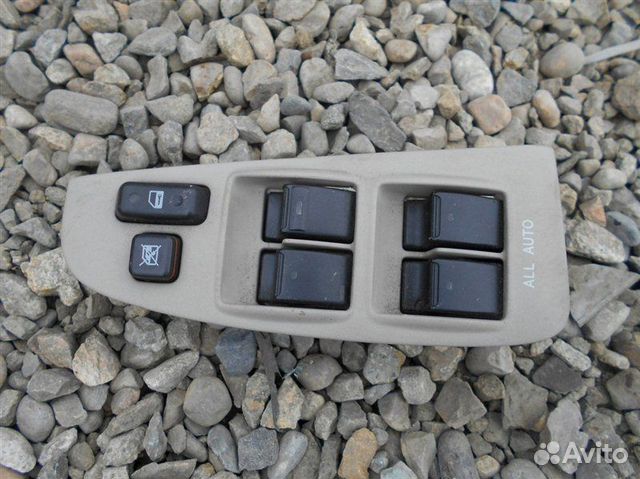 Блок упр. стеклоподьемниками Toyota Avensis AZT251