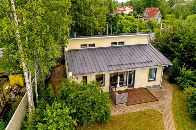 Коттедж 175 м² на участке 11 сот.