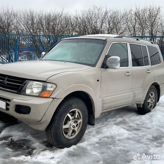 Монтеро москва. Mitsubishi Pajero 2002. Mitsubishi Pajero III 2002. Mitsubishi Паджеро 2002 года. Митсубиси Паджеро 3 2002 года.