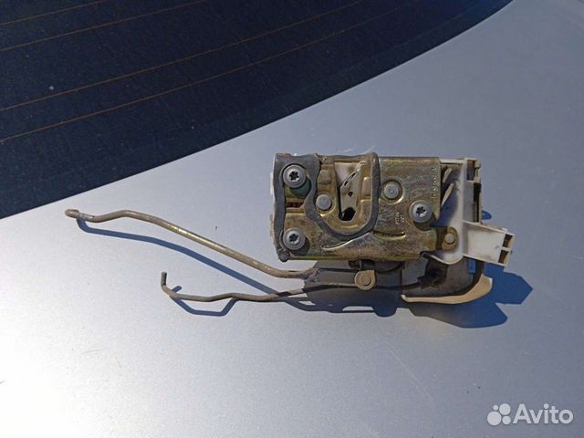 Замок двери тойота авенсис 220