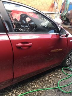 Передняя правая дверь на kia ceed