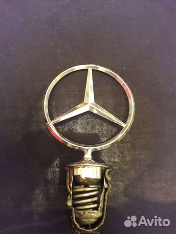 Эмблема на капот