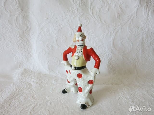 Фарфоровая статуэтка 