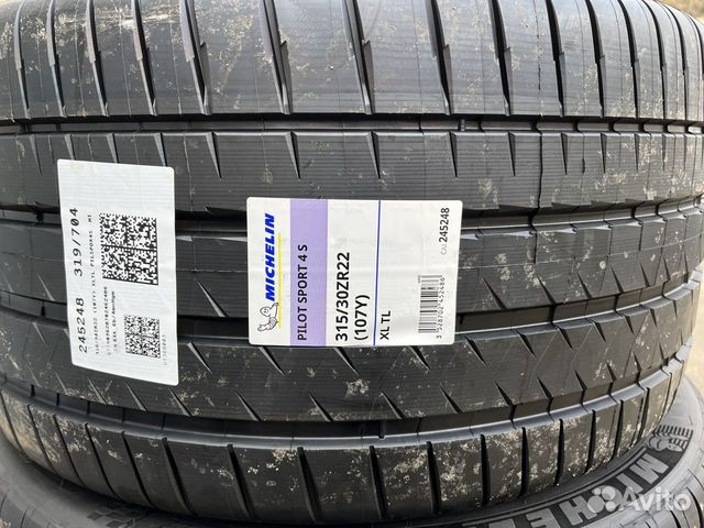 Michelin Pilot Sport 4 S 285/35 R22 и 315/30 R22 107Y