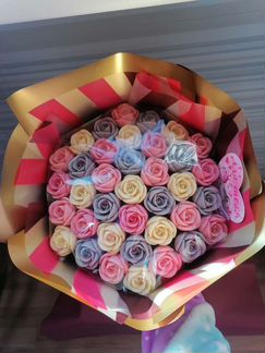 Букеты из шоколадных роз и пионов