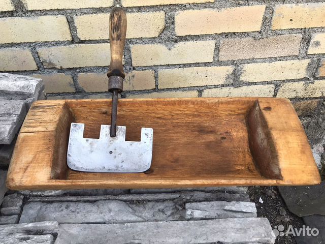 Топорик и корыто для рубки мяса и капусты