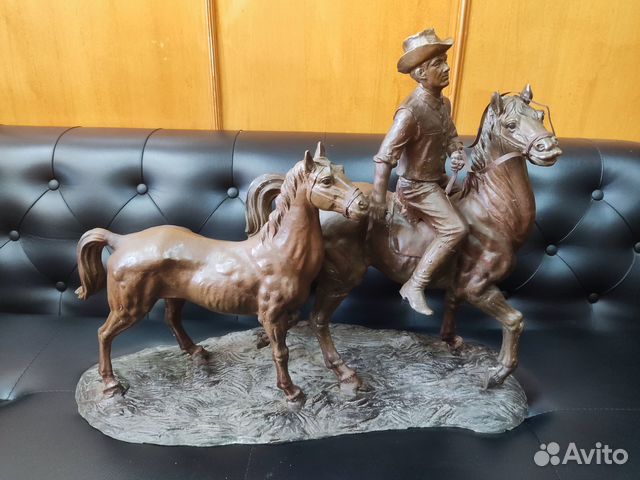 Бронзовая скульптура с лошадьми