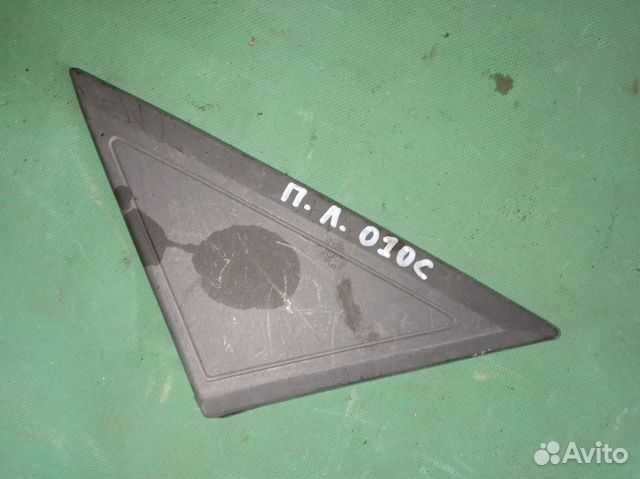 Mitsubishi Carisma I уголок двери передней левой