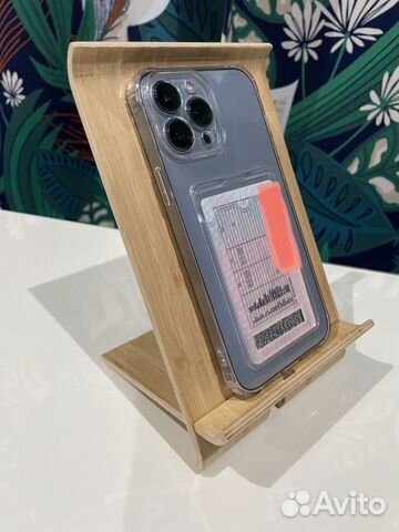 Чехол с картхолдером на iPhone