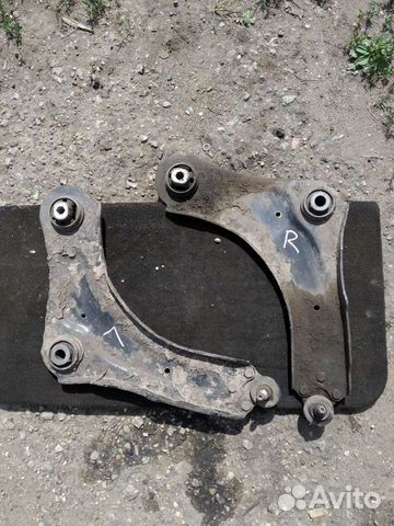 Рычаг правый Renault Fluence 2010 года