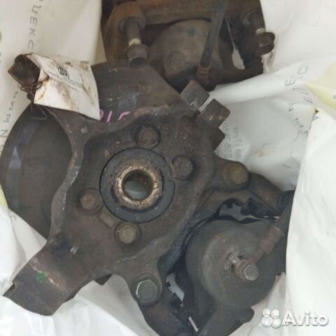 Поворотный кулак правый Nissan J10,J11