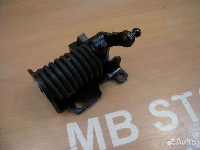 Пружина механизма открытия багажника Mercedes W238 C238 Мерседес 238 е класс