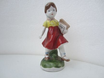 Девочка С книгой сказки-азбука Бронницы 1940-е