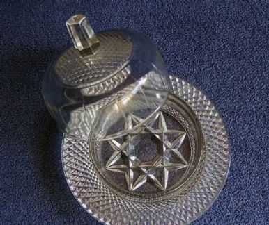 Старинный предмет-сырница -масленка для интерьера