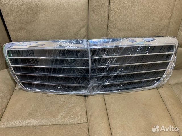 Решетка радиатора передняя Mercedes-Benz E-Class