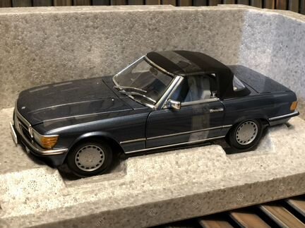Mercedes-Benz 300 SL R 107 1985-1989 Lapis Blue 1: