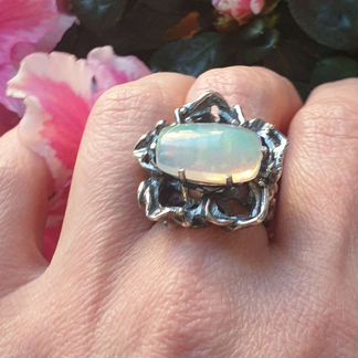 Серебряное кольцо с опалом