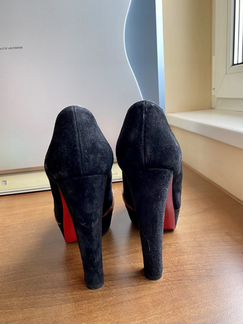 Замшевые туфли Christian Louboutin
