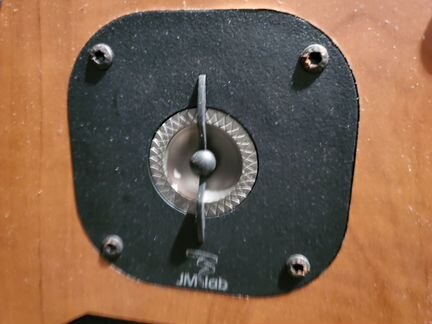 Focal колонки и есть еще 3 колонки и саб