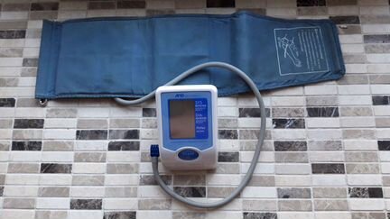 Неисправный тонометр AND UA-668 на запчасти