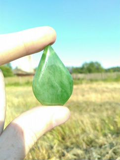 Кулоны белый и зелёный коллекционный нефрит