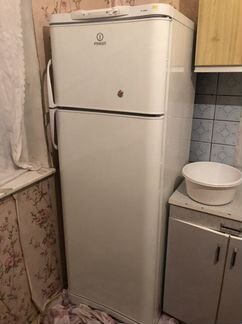 Холодильник indesit