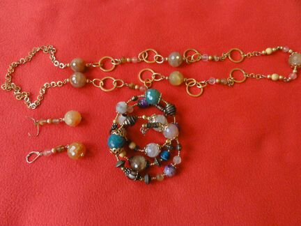 Браслет, колье и серьги с натуральными камнями