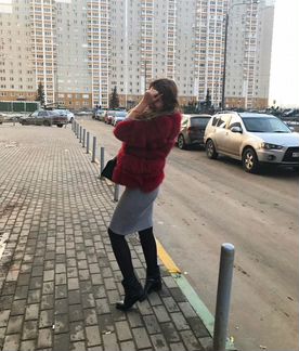 Шубка песцовая дорогого красно- бордового оттенка