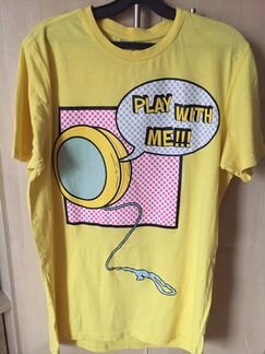 Желтая футболка