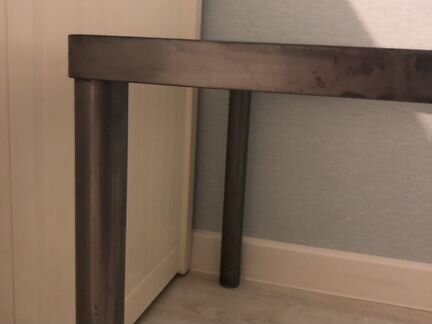 Стеклянный журнальный столик