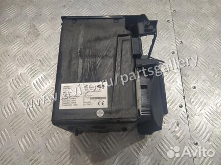 Холодильник в центральной консоли Land Rover Range