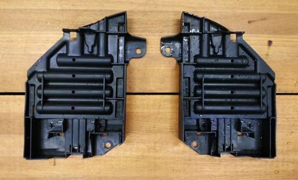 Кронштейн крепления фары L+R Land Rover Discovery