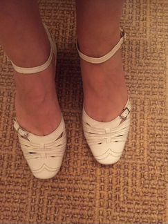 Туфли белые лаковые