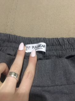 Серые брюки pull&bear
