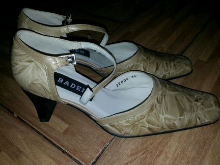 Отдам новые босоножки Baden р. 36 за