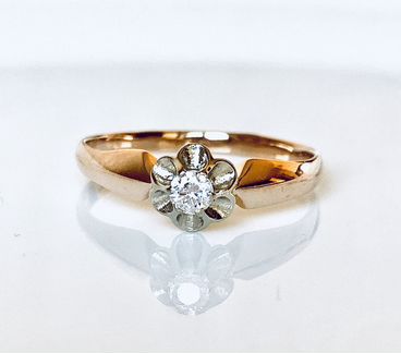 Золотое кольцо с фианитом