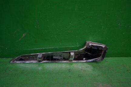 Накладка решетки радиатора левая Mitsubishi Pajero