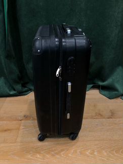 Чемодан на колесах М