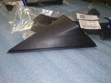 Уголок переднего зеркала правая Hyundai Solaris