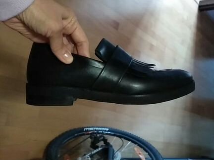 Лоферы черные 38