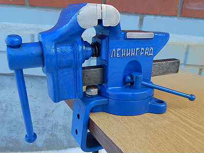 Маленькие старые тески ленинград. Тиски поворотные "ленинград". Тиски слесарные тс-80 ссср. Тиски маленькие ссср. Тиски ленинград.