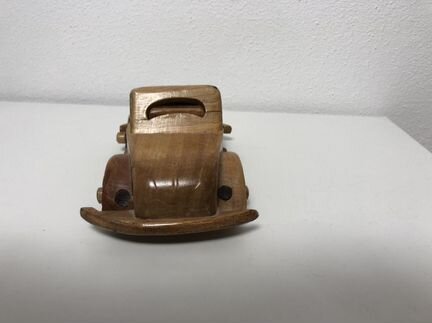 Модель автомобиля деревянная