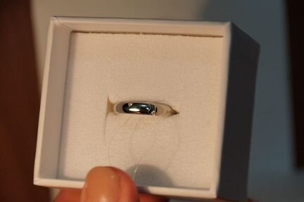 Обручальное кольцо из платины с бриллиантами 18 р