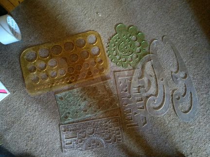 Лекало, черчежные линейки, тубус для черчежей