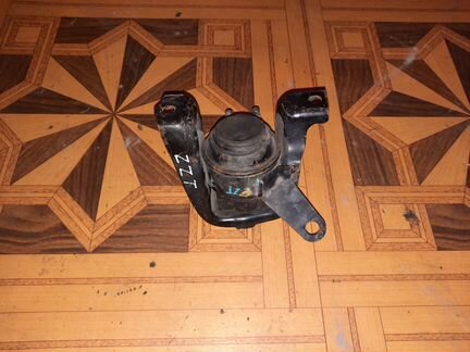 Опора двигателя правая Toyota Corolla