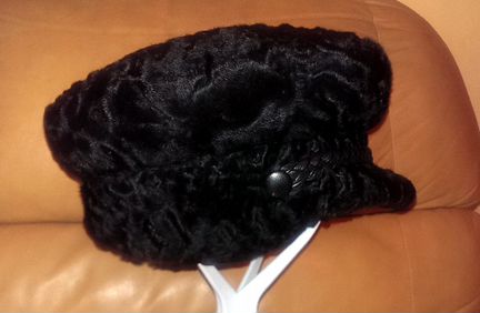 Шапка женская каракулевая