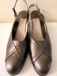 Босоножки кожаные новые (41-42 размер)