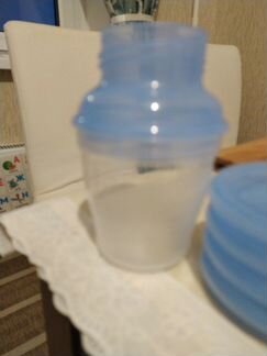 Контейнер с крышками