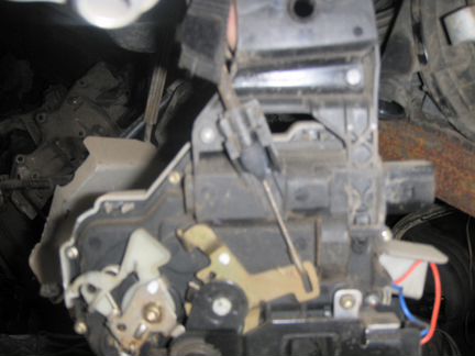 Замок двери задней левой 2001-05 VW Passat b5+