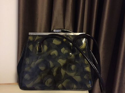 Итальянская лакированная кожаная сумка на выход